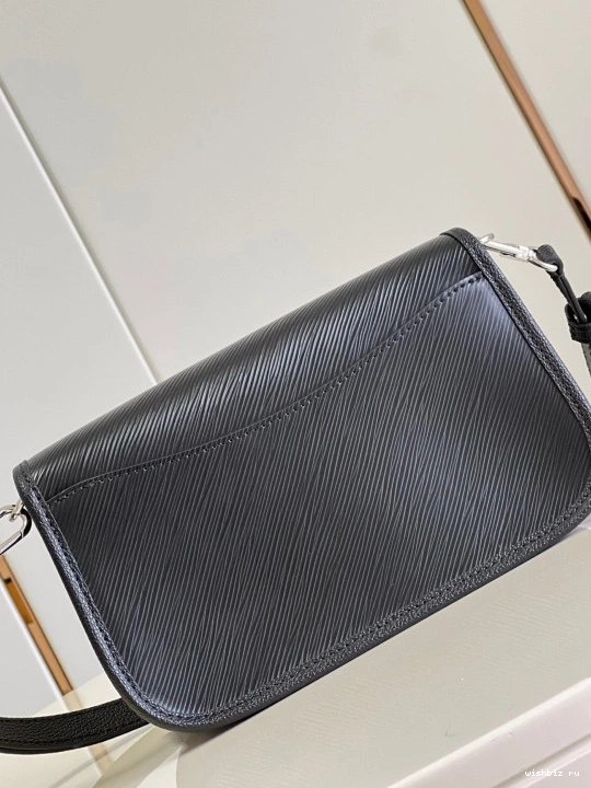 WIS LOUIS VUITTON BUCI 1114